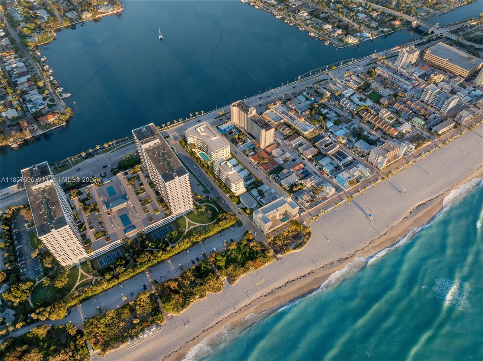 HOLLYWOOD BEACH - Residential