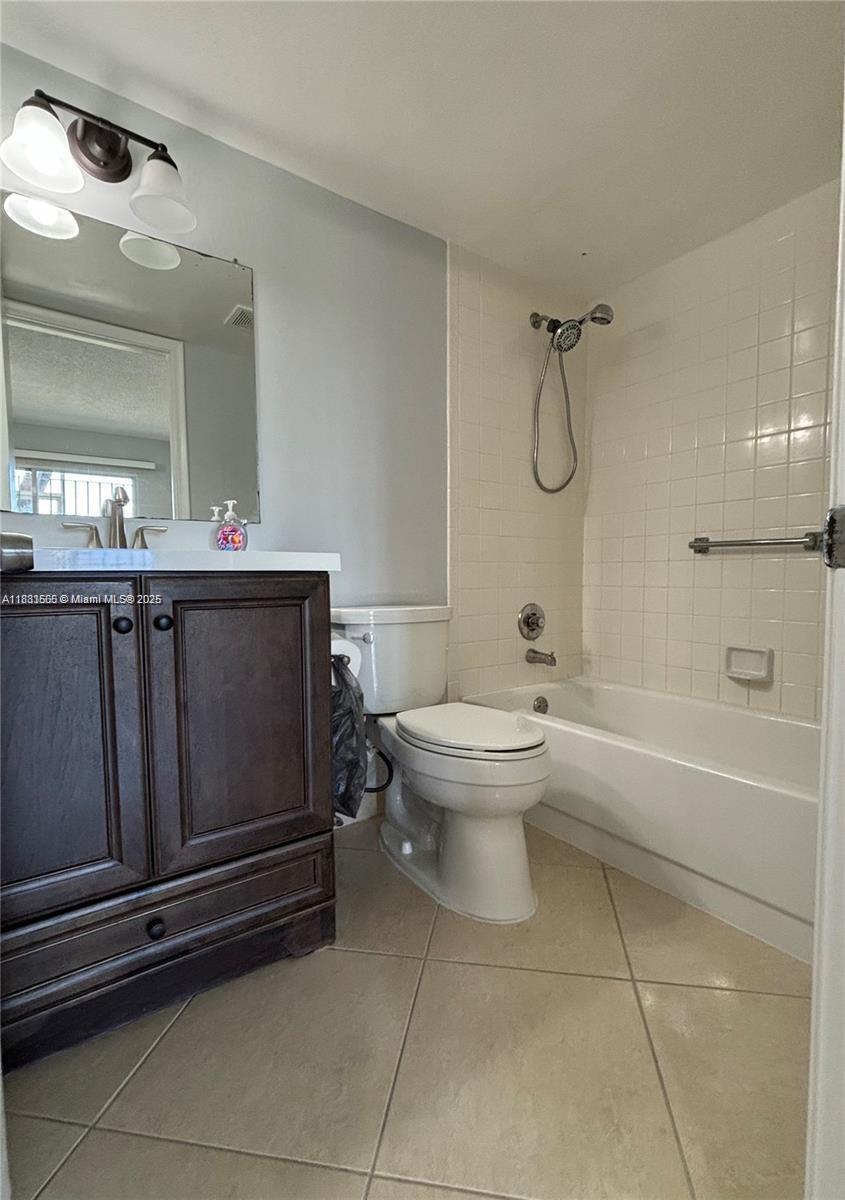 KINGSLEY AT CENTURY VILLA - Residential Lease