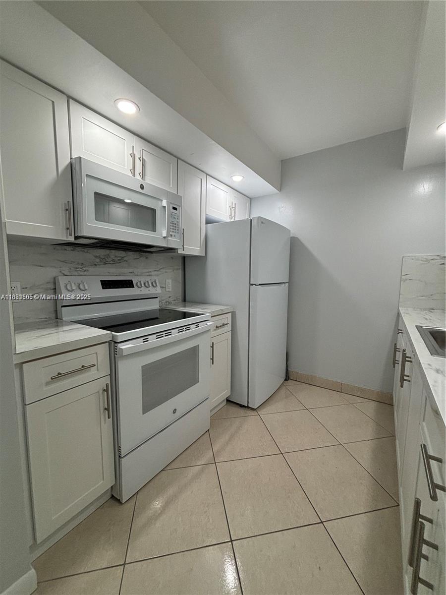 KINGSLEY AT CENTURY VILLA - Residential Lease