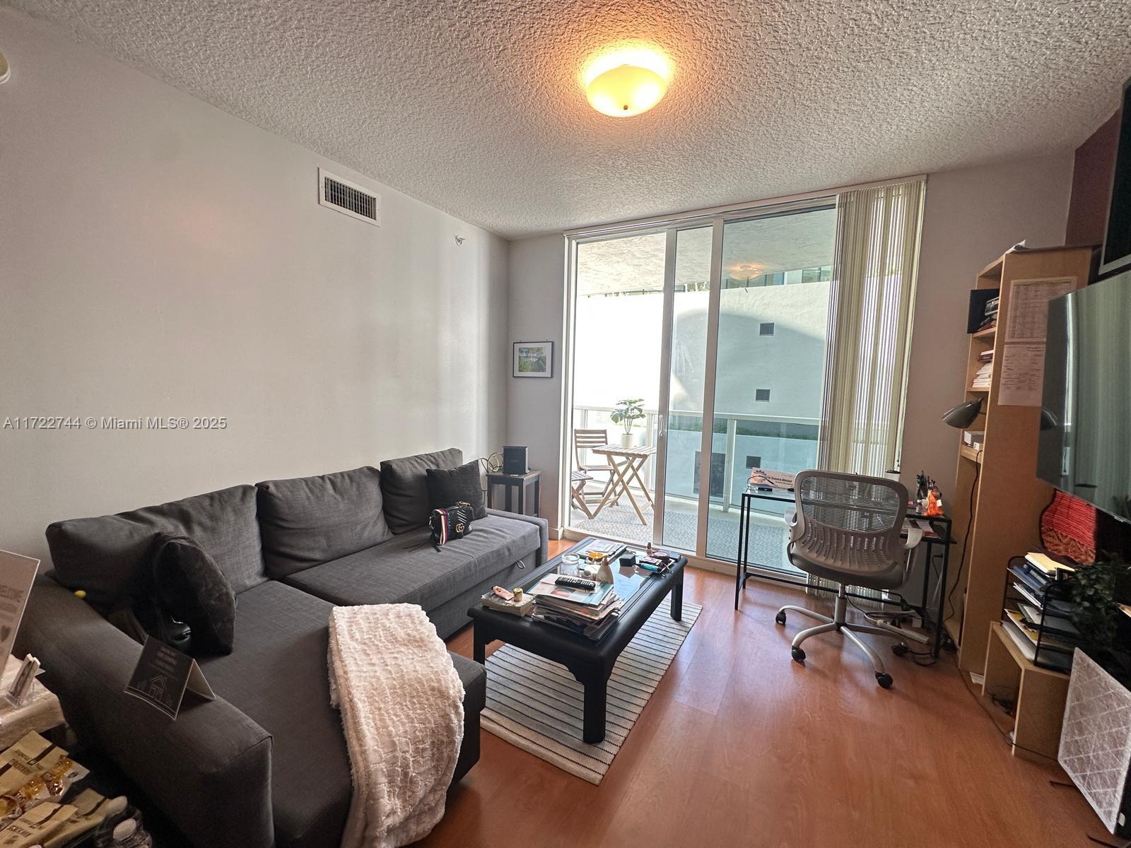 601 NE 23rd St 901