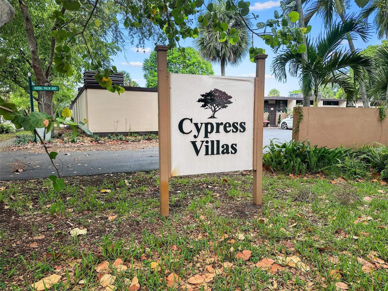 Rental Property at 15007 Coconut Ct, Miami Lakes, Miami-Dade County, Florida - Bedrooms: 2 
Bathrooms: 2  - $2,450 MO.