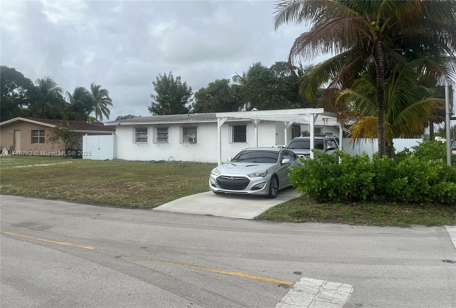 2900 Davie Blvd