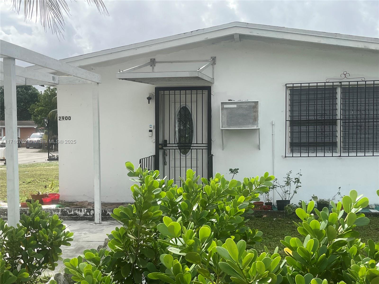 2900 Davie Blvd