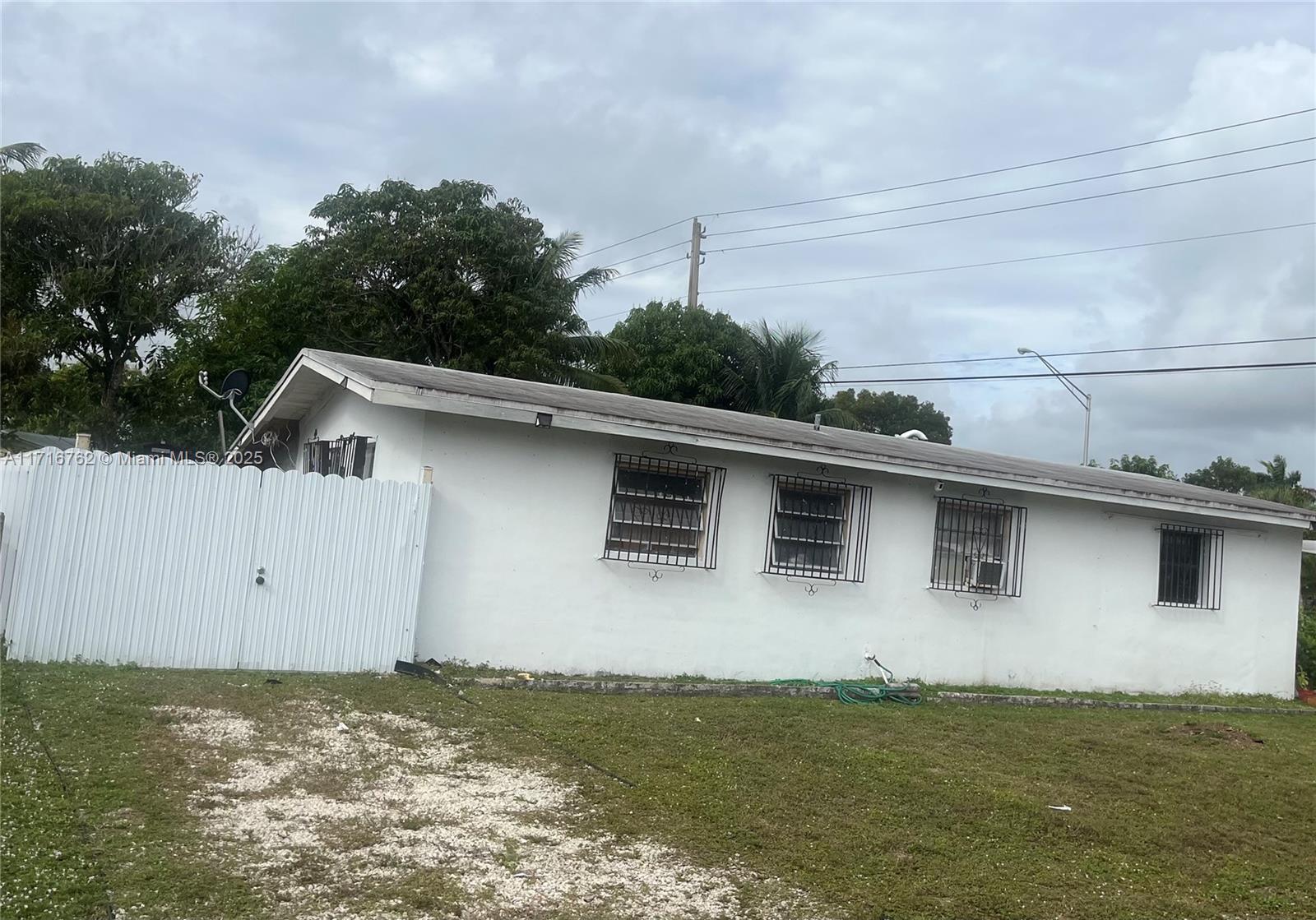 2900 Davie Blvd
