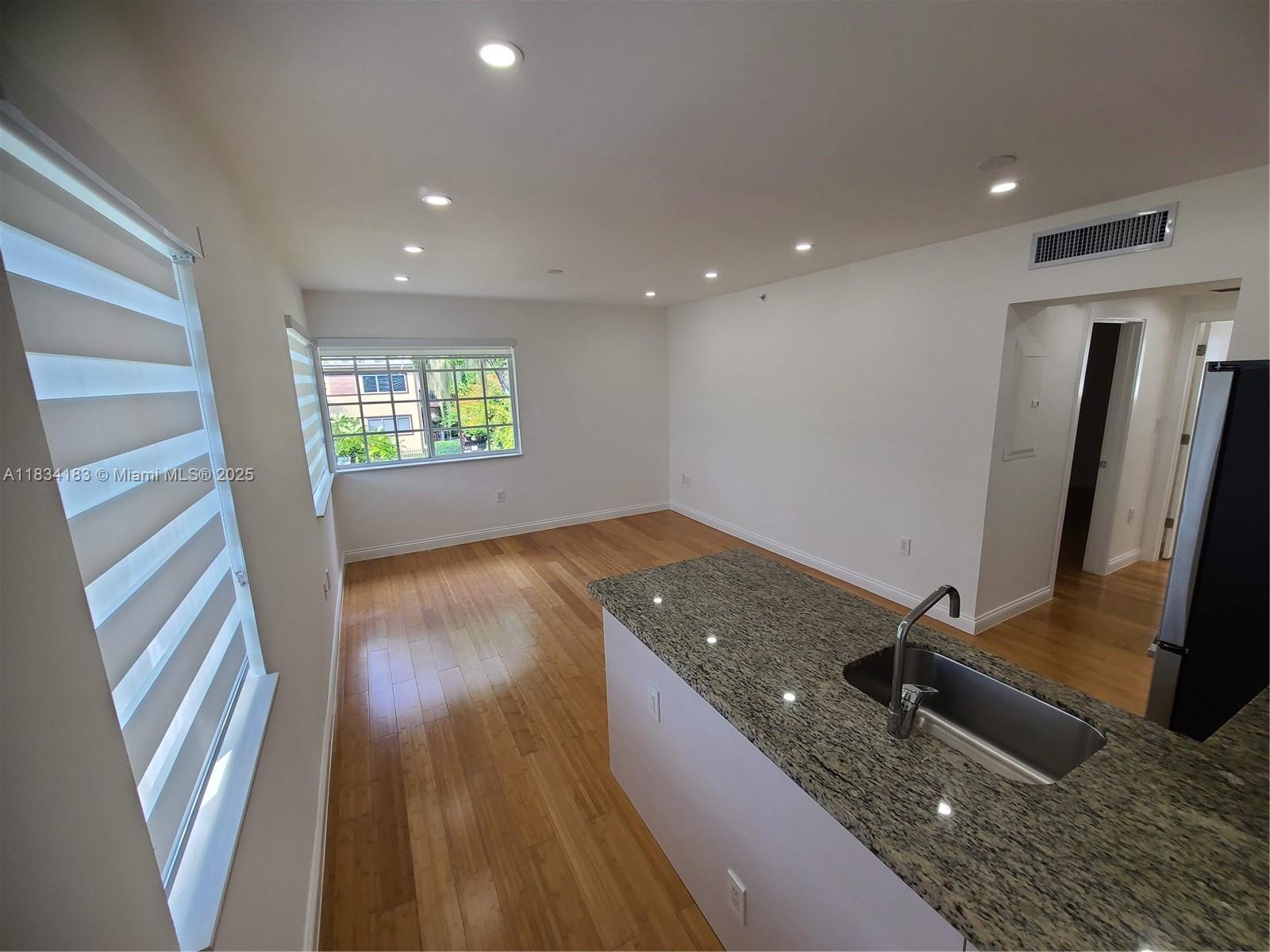 825 Michigan Ave 3