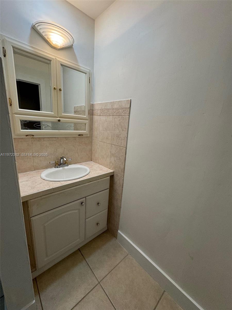 WESTGATE GDNS - Residential Lease