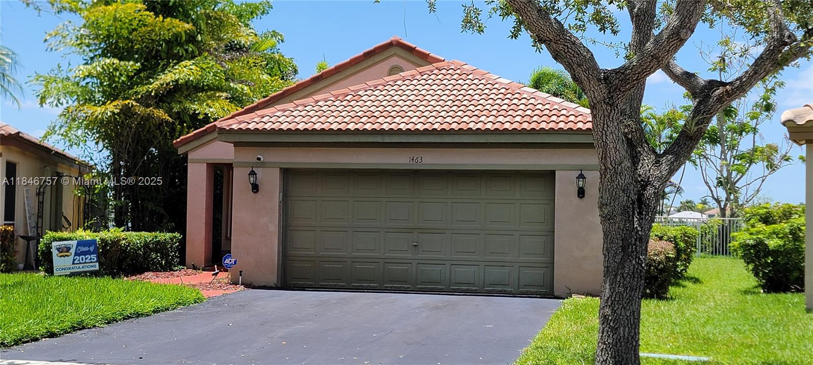 Beautifully upgraded 3 bed / 2 bath lakefront home for rent with the best lake view in the community! Enjoy stunning wide lake views, a spacious open layout, and modern finishes throughout. Located in a quiet, family-friendly neighborhood zoned for Weston’s top-rated A+ schools.
Community amenities include pool, parks, walking trails, and playgrounds.
Lawn maintenance included.
Pets allowed with landlord approval.