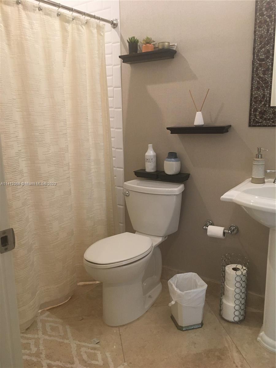 UNIVERSITY ESTATES - Residential