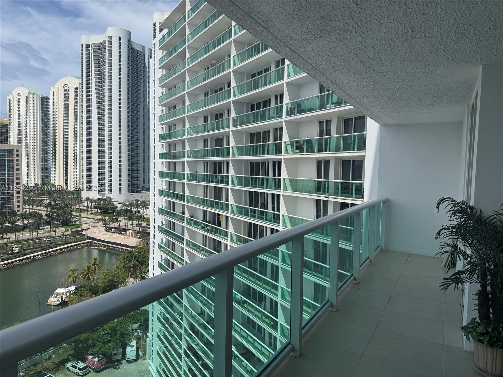 100 Bayview Dr 1530
