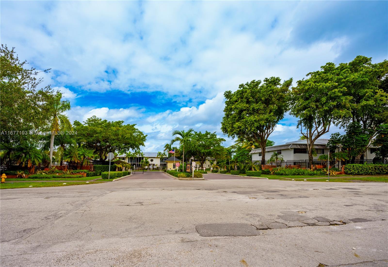 933 Ne 199th St 102, Miami, Broward County, Florida - 2 Bedrooms  
2 Bathrooms - 