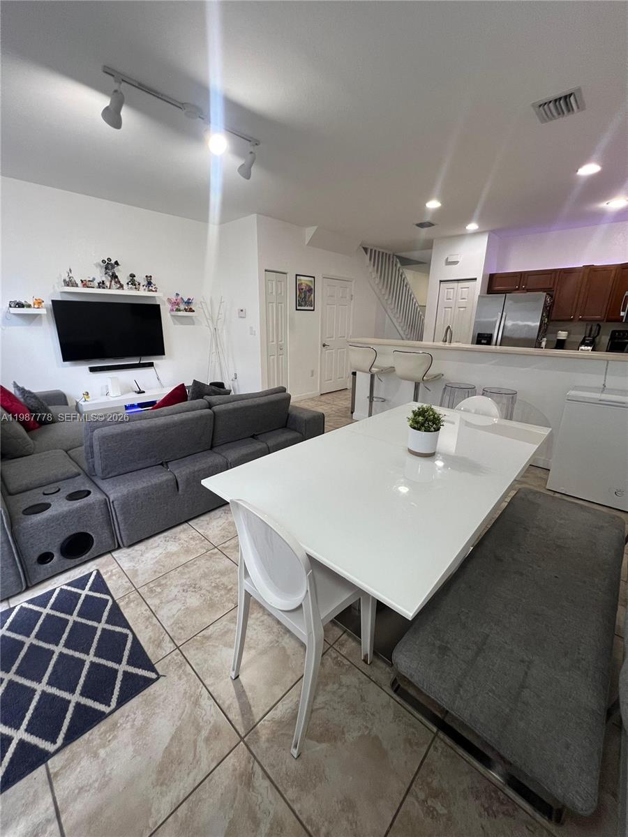 BELLAGIO VILLAS - Residential Lease