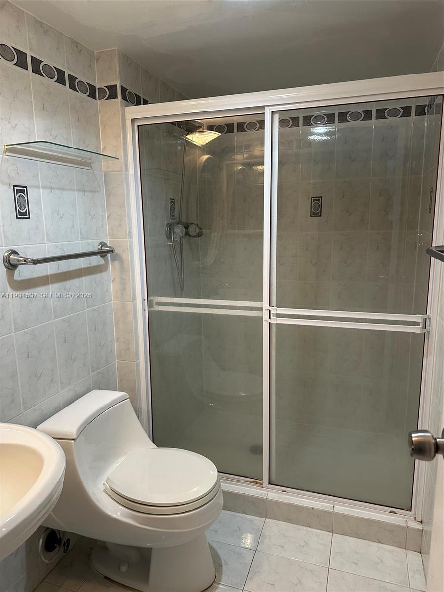 BISCAYA III CONDO - Residential