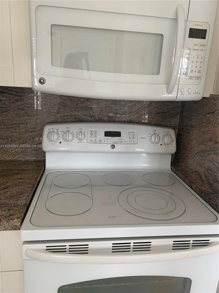 COLONIAL HOUSE - Residential Lease