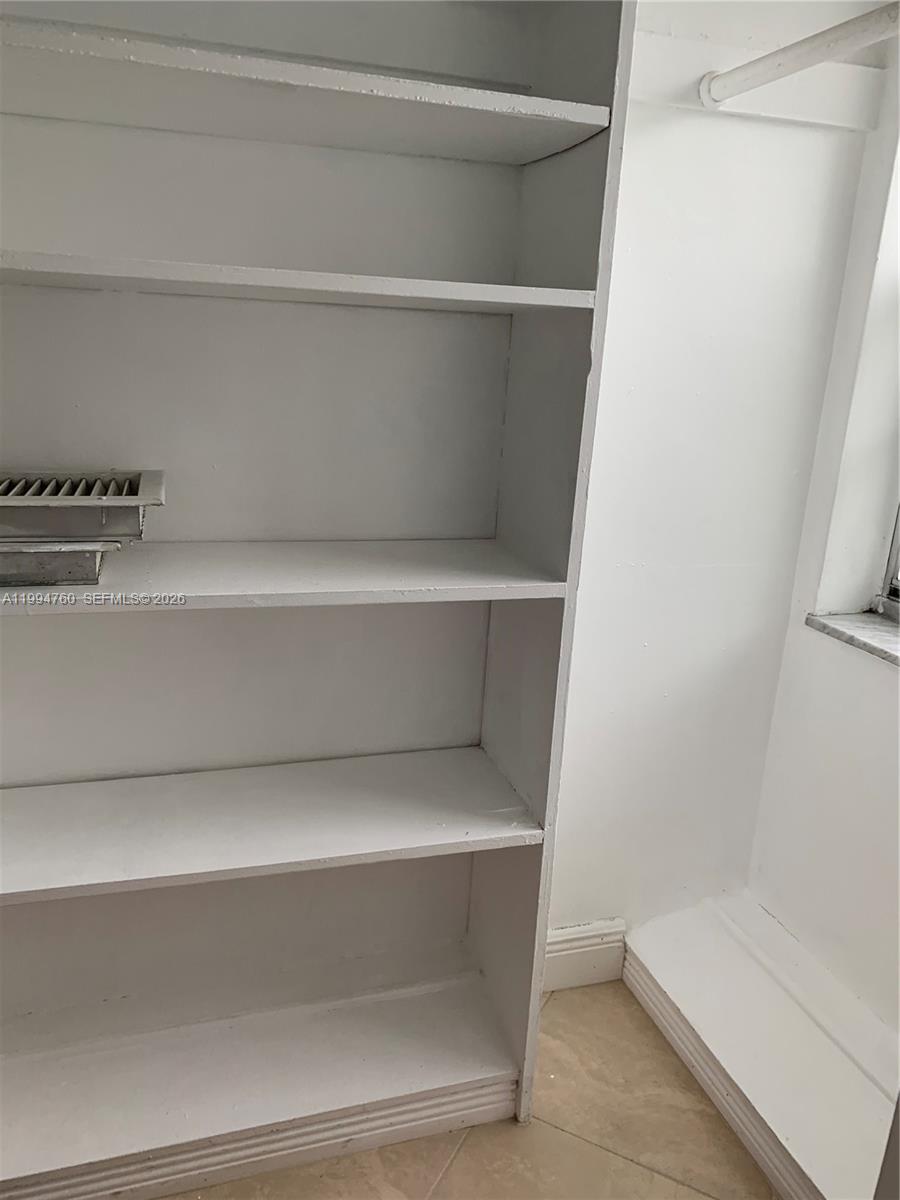 COLONIAL HOUSE - Residential Lease