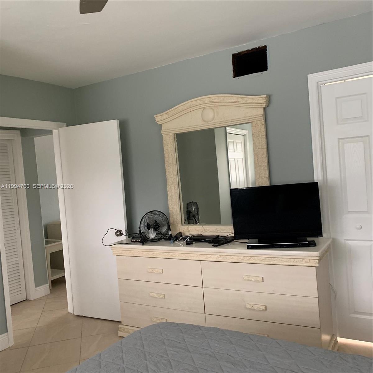 COLONIAL HOUSE - Residential Lease