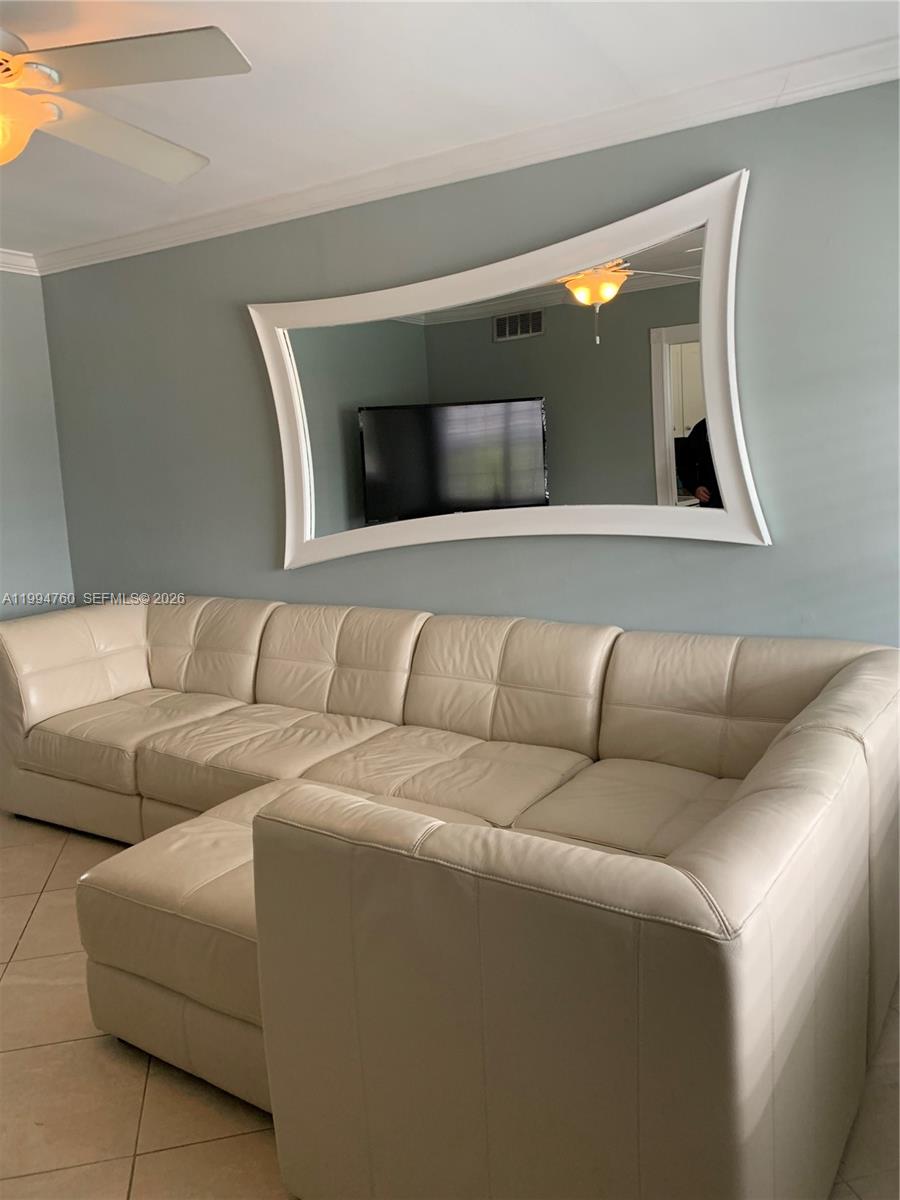 COLONIAL HOUSE - Residential Lease