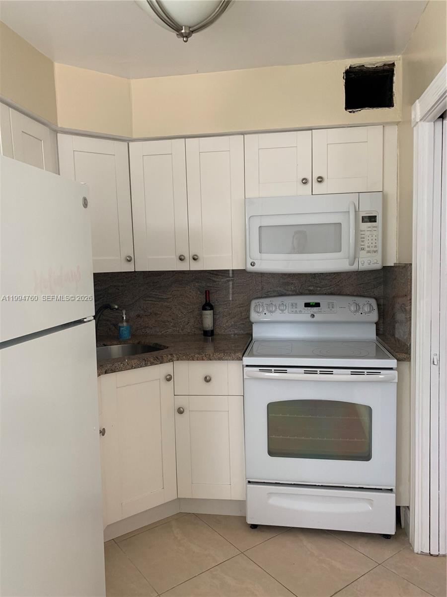 COLONIAL HOUSE - Residential Lease