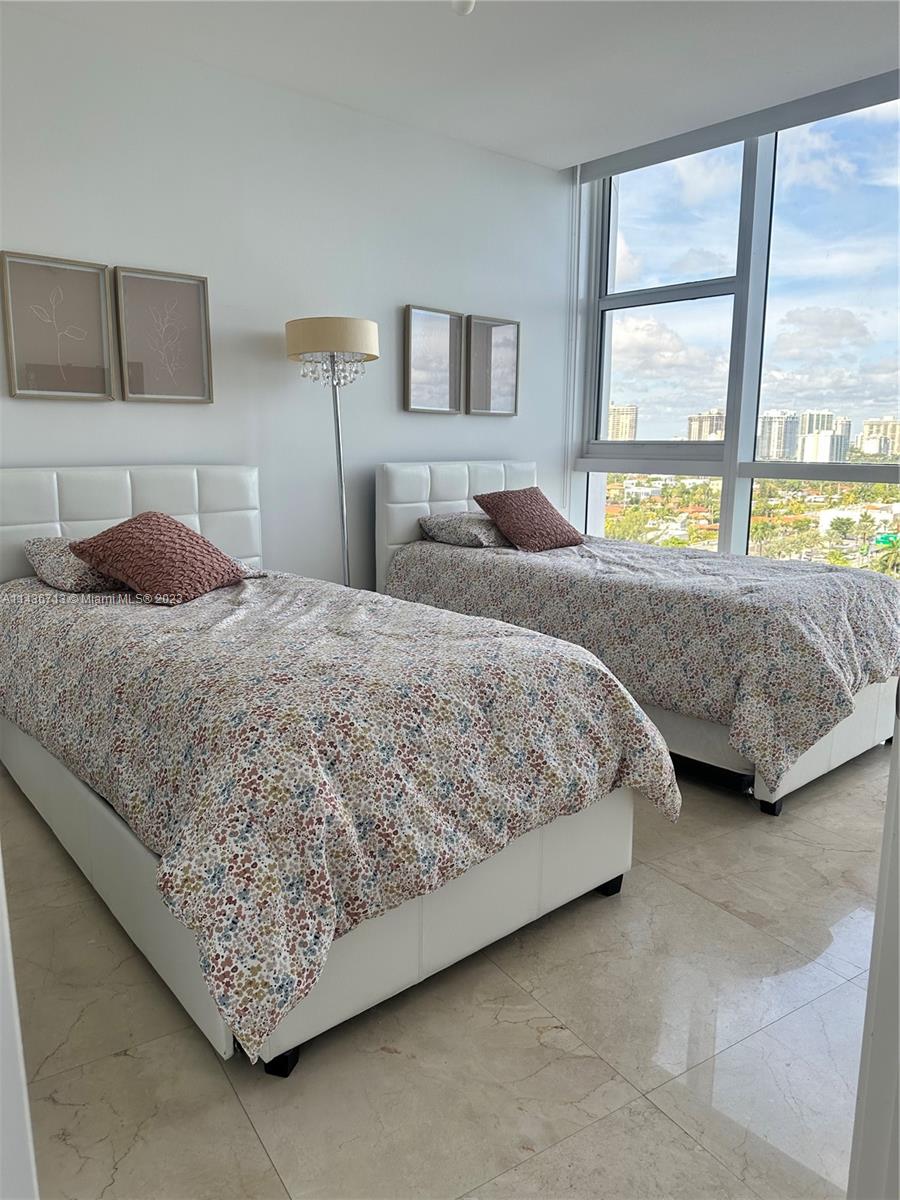 TRUMP ROYALE CONDO - Residential Lease