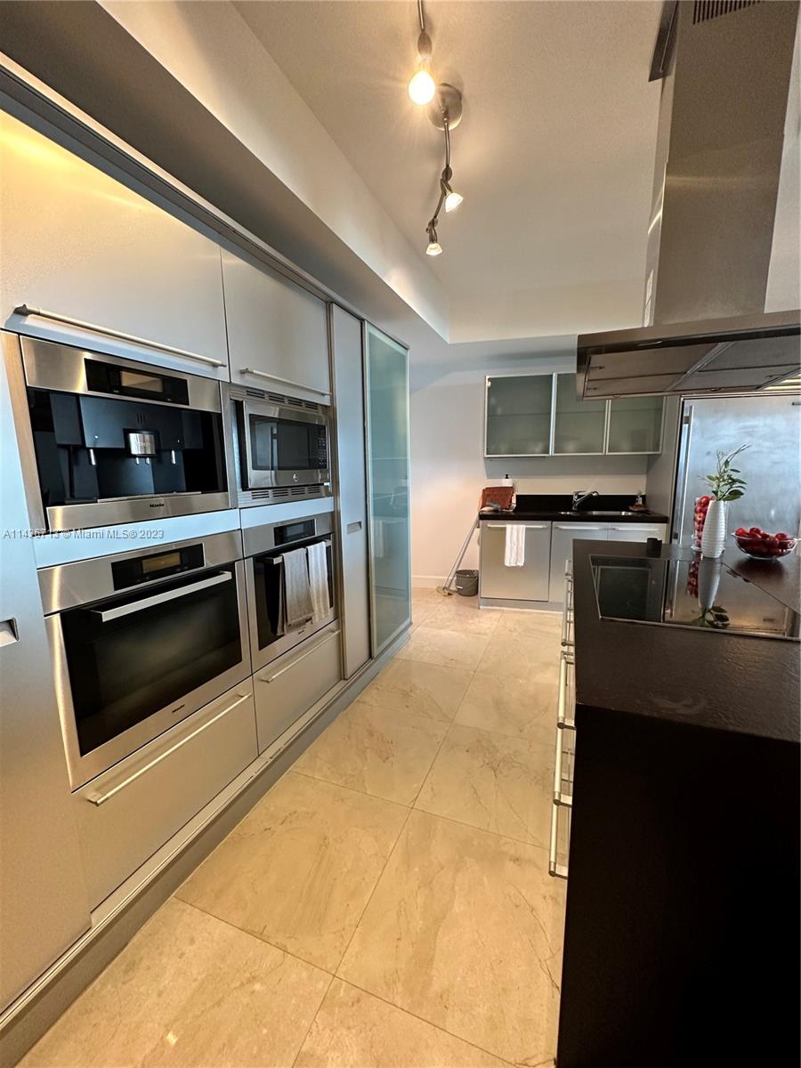 TRUMP ROYALE CONDO - Residential Lease