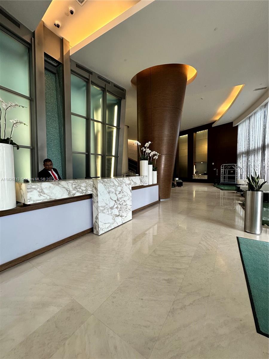 TRUMP ROYALE CONDO - Residential Lease