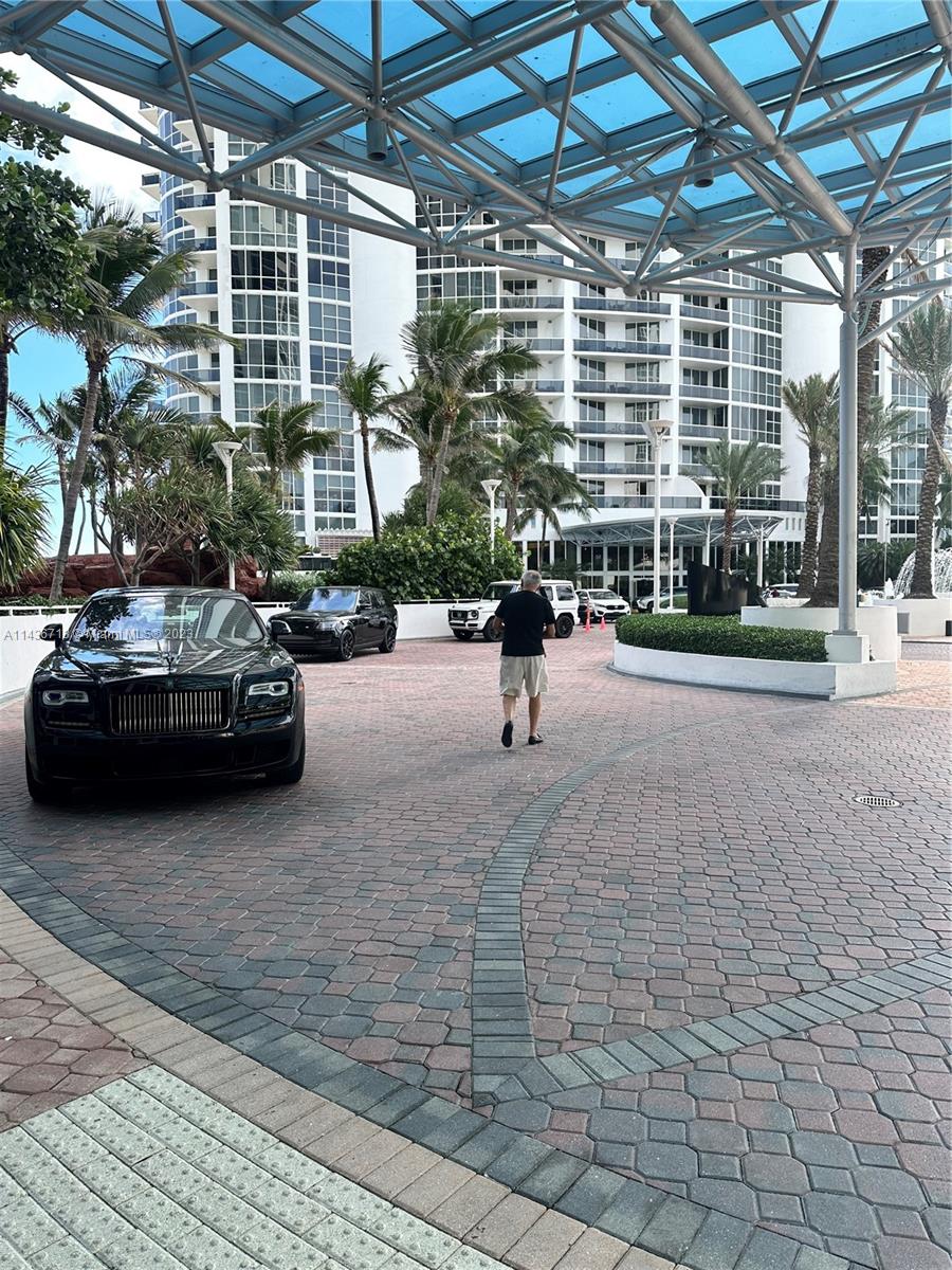 TRUMP ROYALE CONDO - Residential Lease