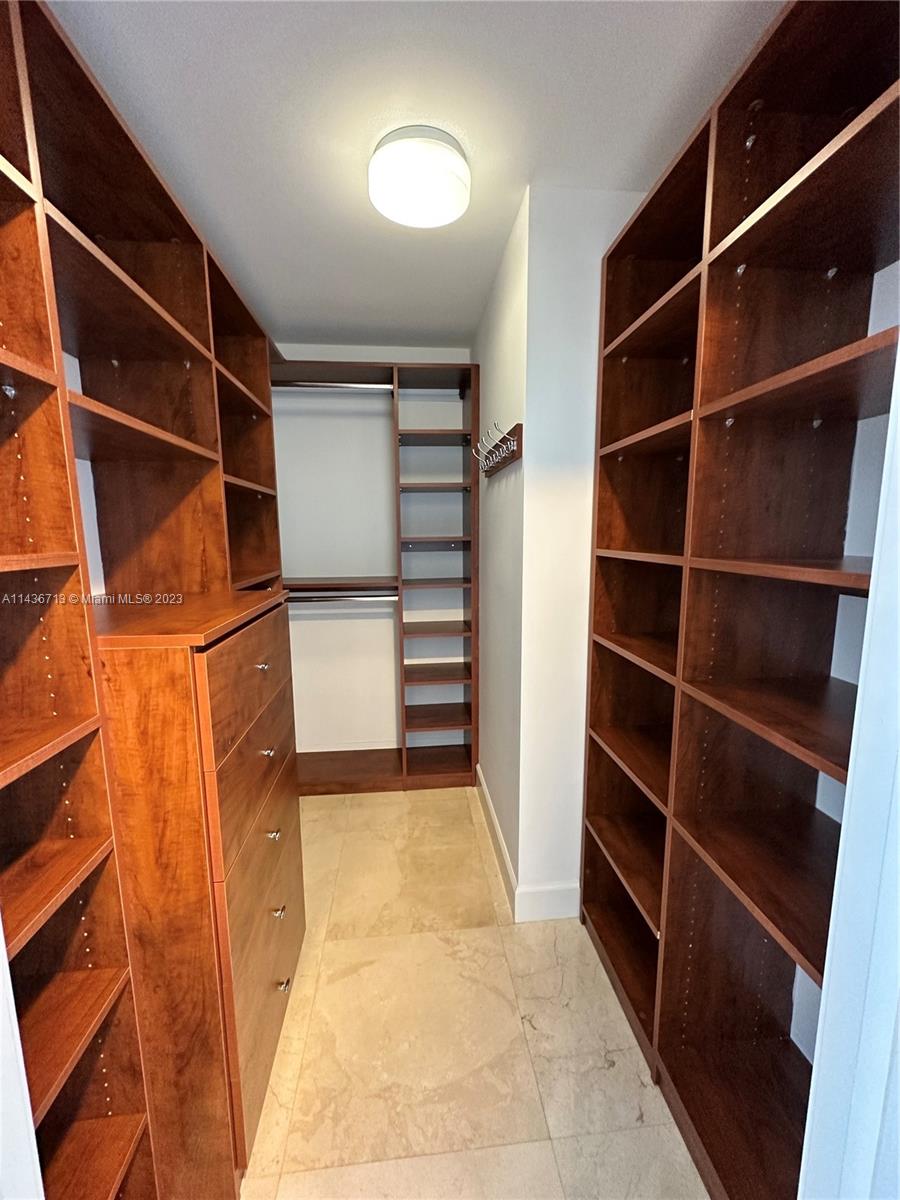 TRUMP ROYALE CONDO - Residential Lease