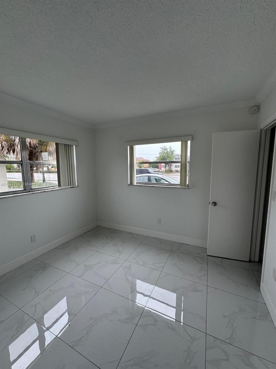 HOLLYWOOD HILLS - Residential Lease