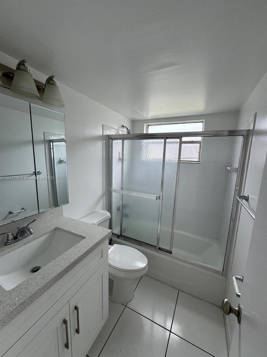 HOLLYWOOD HILLS - Residential Lease