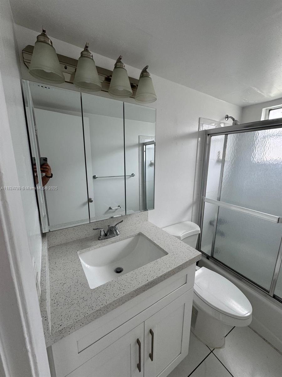 HOLLYWOOD HILLS - Residential Lease