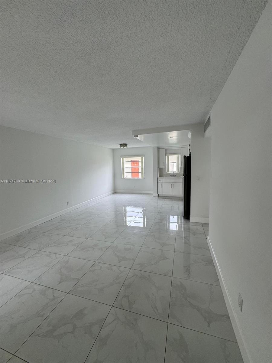 HOLLYWOOD HILLS - Residential Lease