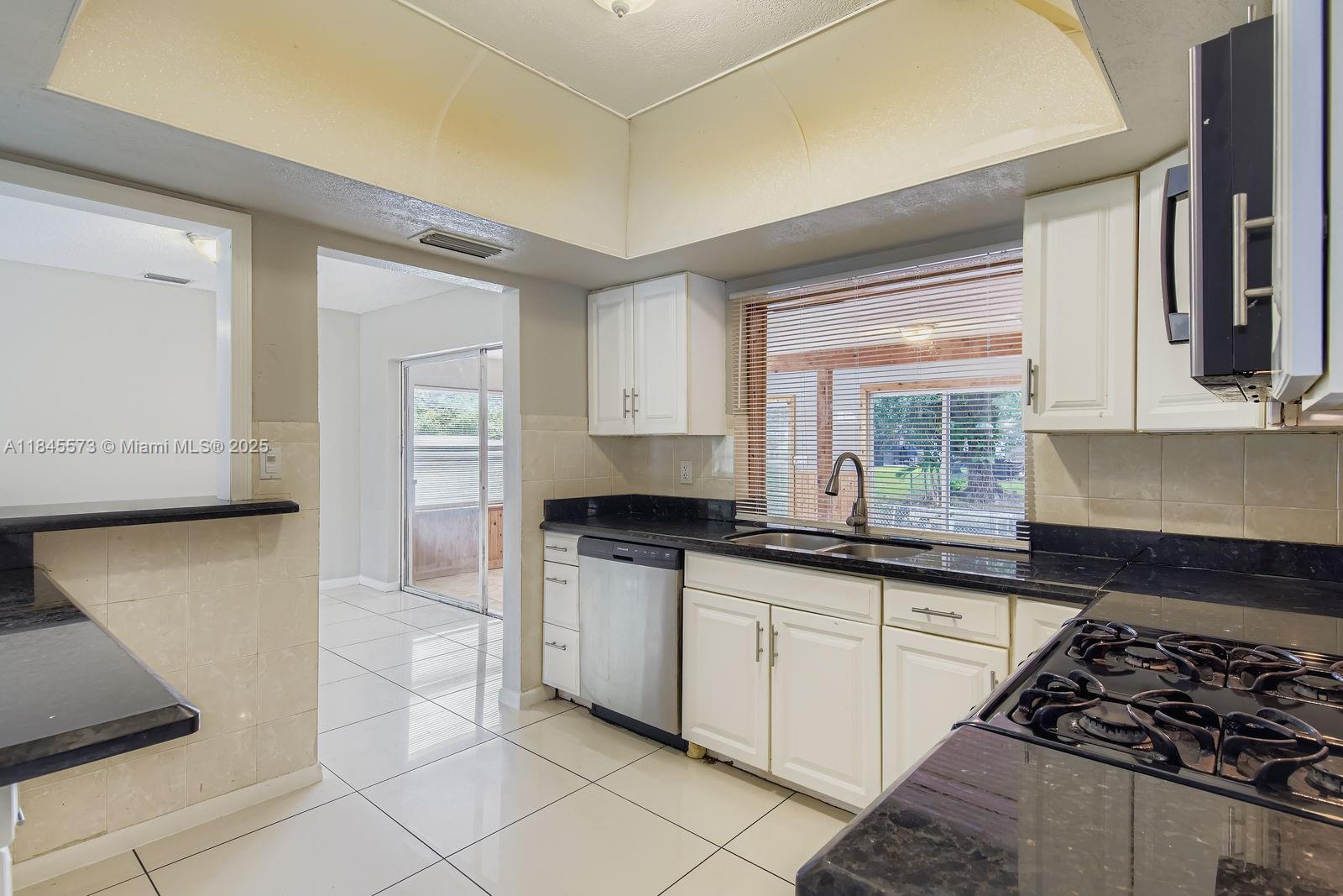 MARGATE SIXTH ADD SEC FOU - Residential