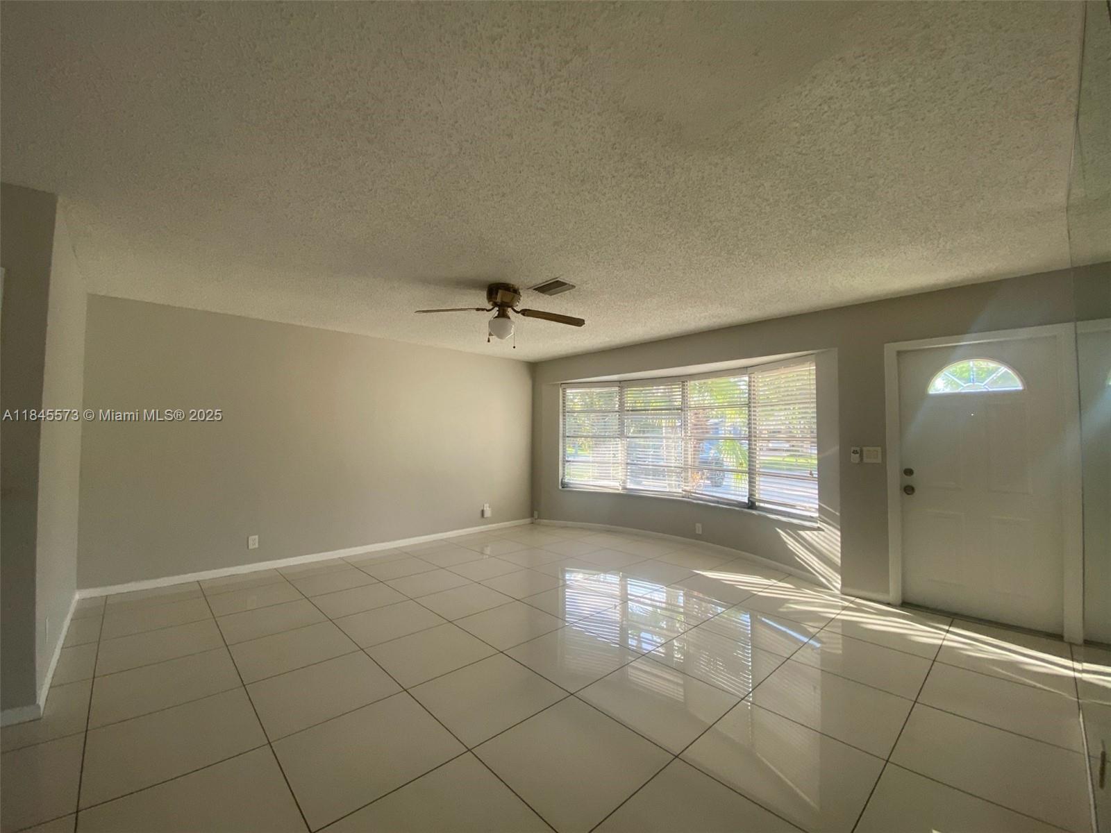 6750 NW 7th Ct, Margate, FL, 33063/$527,000 4 6750 NW 7th Ct