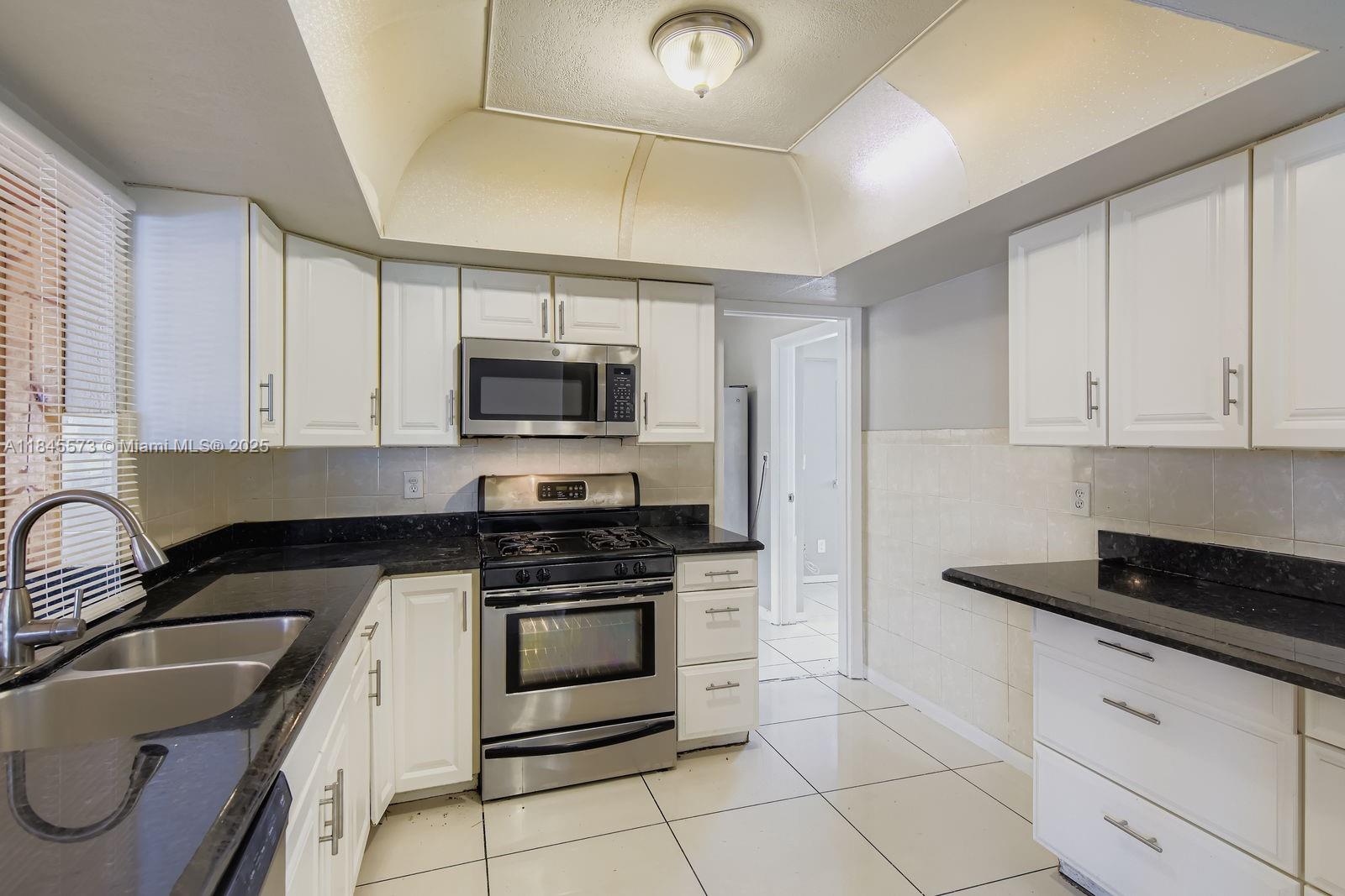 MARGATE SIXTH ADD SEC FOU - Residential