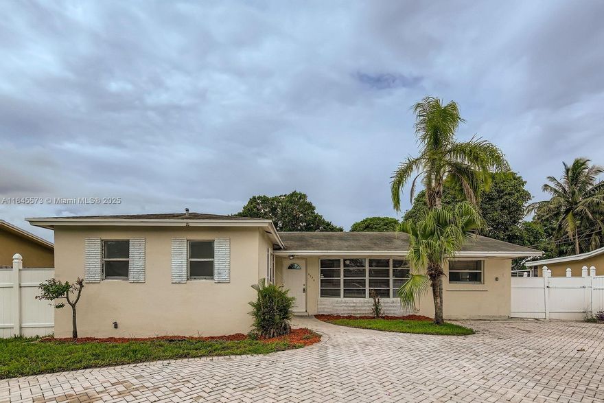 Beautifully maintained home featuring 3 spacious bedrooms, 2 updated baths, and an open-concept living area perfect for everyday living. Enjoy natural light throughout, a modern kitchen with stainless steel appliances, and a fenced backyard ideal for entertaining. Located near parks, schools, and shopping, with easy access to major highways. A must-see! Move-in ready and waiting for you to make it home.