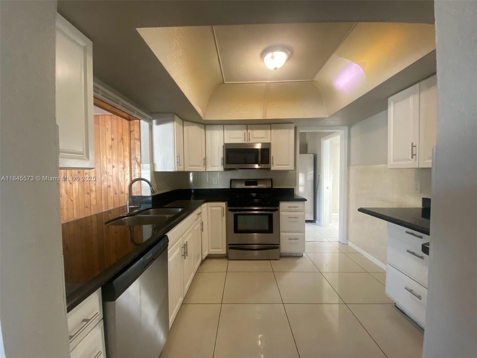 6750 NW 7th Ct, Margate, FL, 33063/$527,000 2 6750 NW 7th Ct