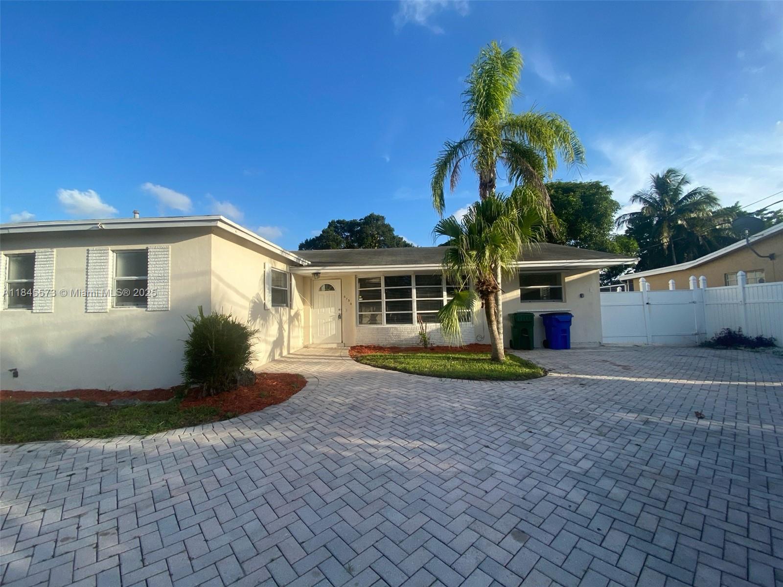 Beautifully maintained home featuring 3 spacious bedrooms, 2 updated baths, and an open-concept living area perfect for everyday living. Enjoy natural light throughout, a modern kitchen with stainless steel appliances, and a fenced backyard ideal for entertaining. Located near parks, schools, and shopping, with easy access to major highways. A must-see! Move-in ready and waiting for you to make it home.