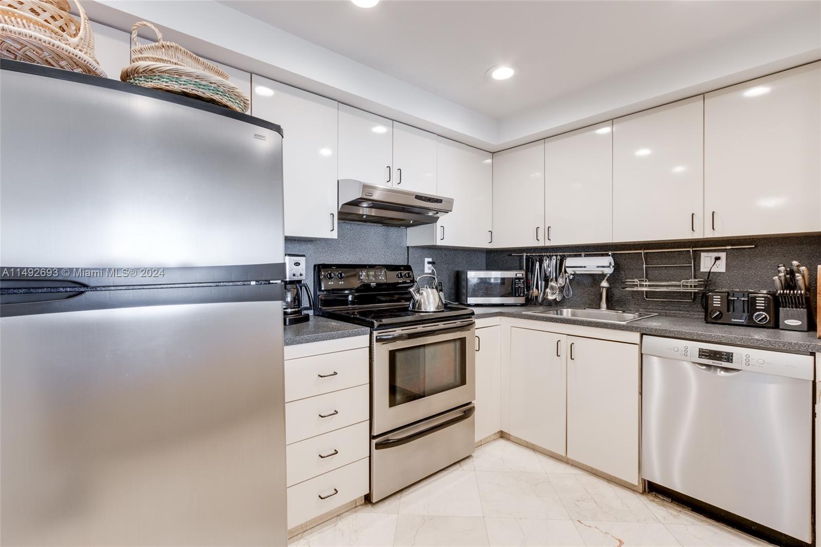 THE CLIPPER AT BISC COVE - Residential