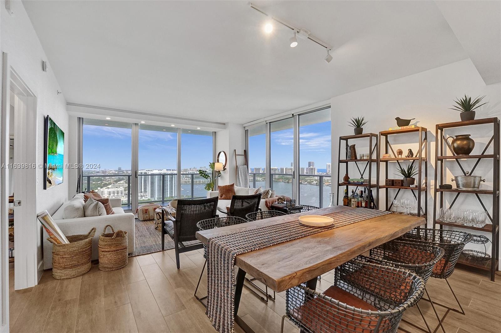 THE HARBOUR NORTH CONDO - Residential Lease