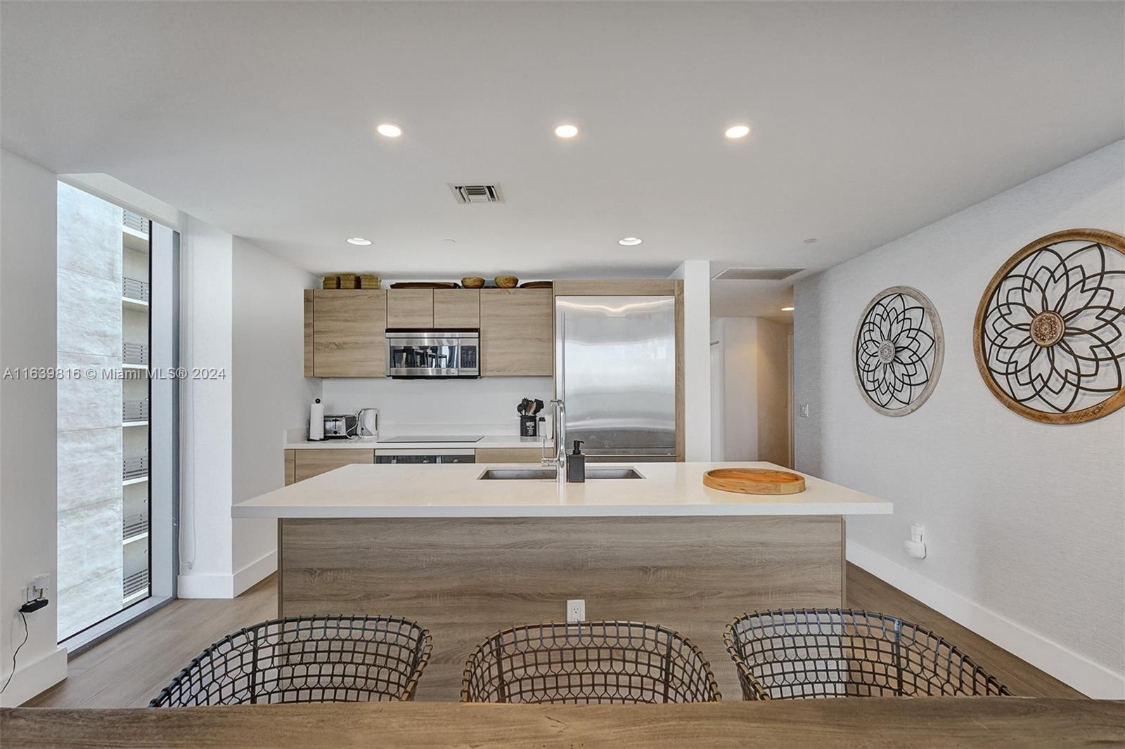 THE HARBOUR NORTH CONDO - Residential Lease