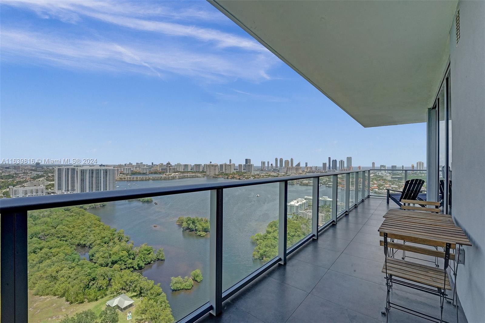 THE HARBOUR NORTH CONDO - Residential Lease