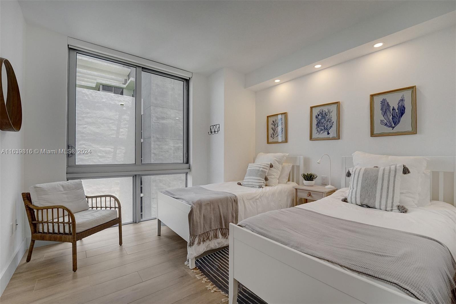 THE HARBOUR NORTH CONDO - Residential Lease