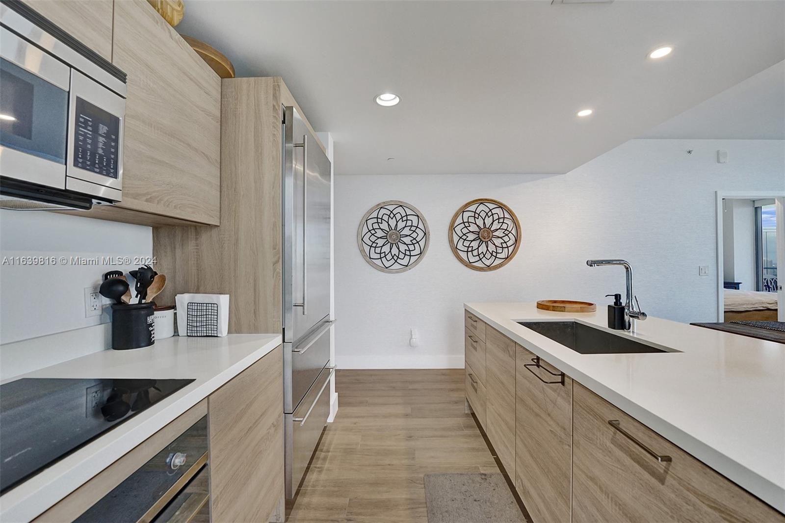 THE HARBOUR NORTH CONDO - Residential Lease