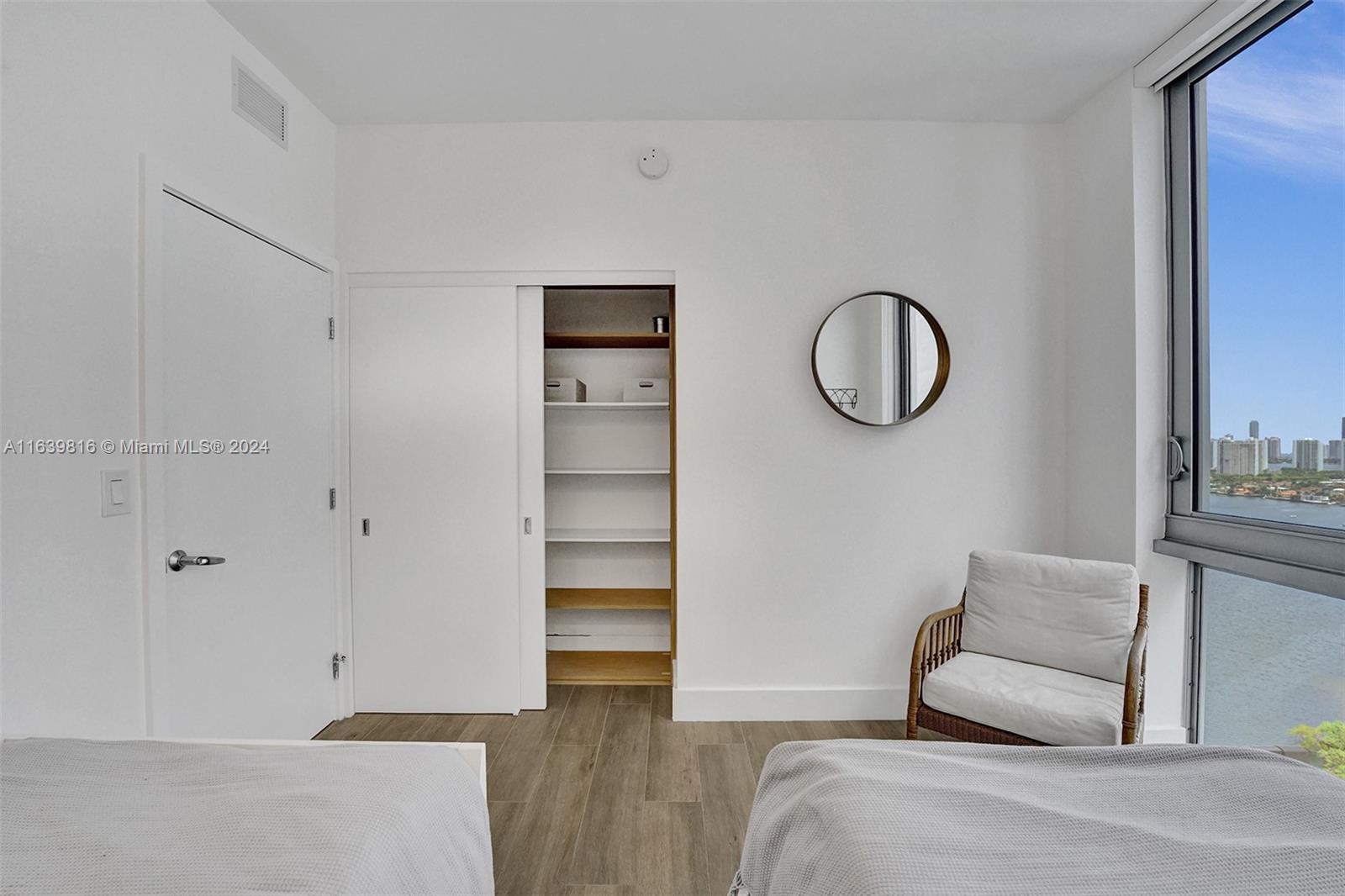 THE HARBOUR NORTH CONDO - Residential Lease