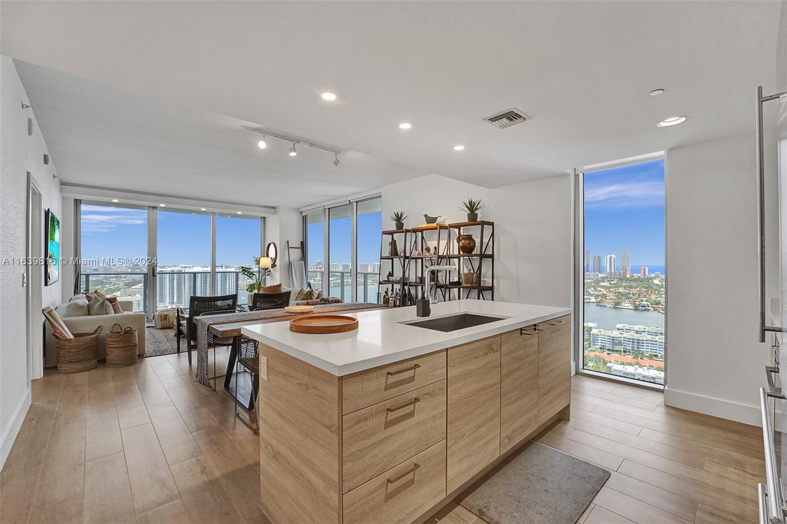 THE HARBOUR NORTH CONDO - Residential Lease