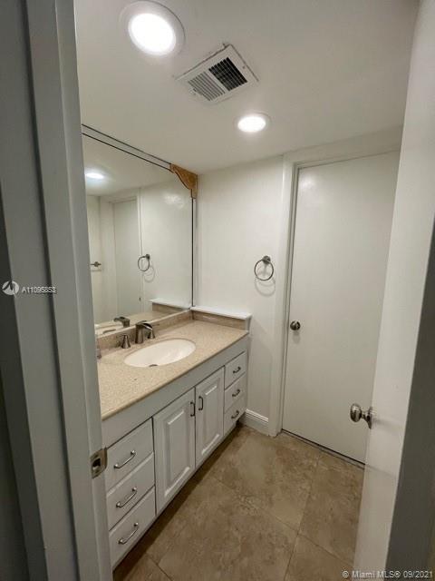335 NAVARRE CONDO - Residential Lease