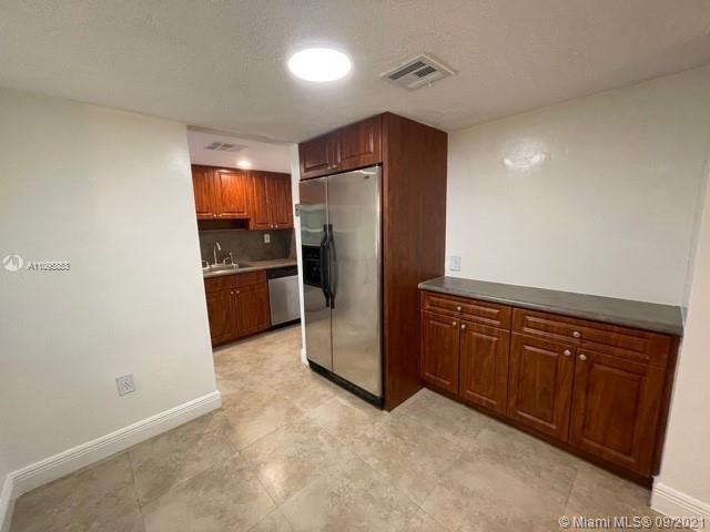335 NAVARRE CONDO - Residential Lease