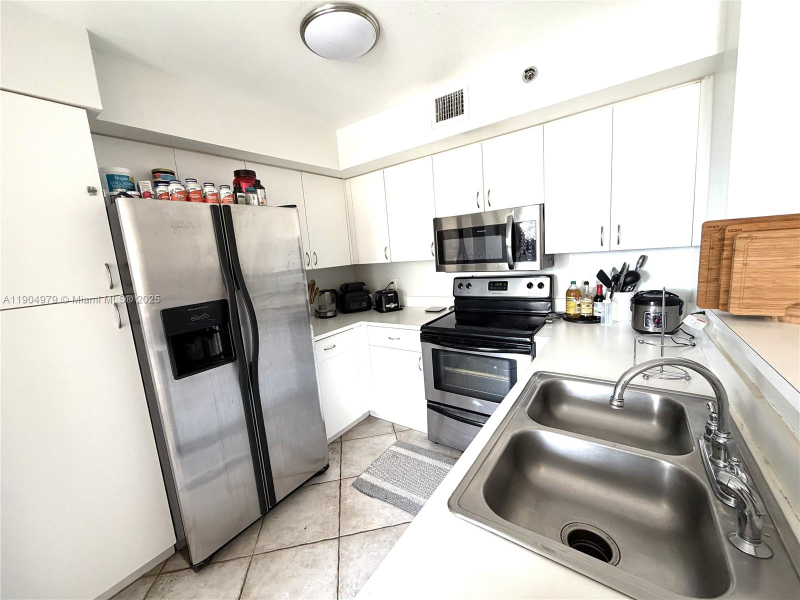 THE YACHT CLUB AT AVENTUR - Residential Lease