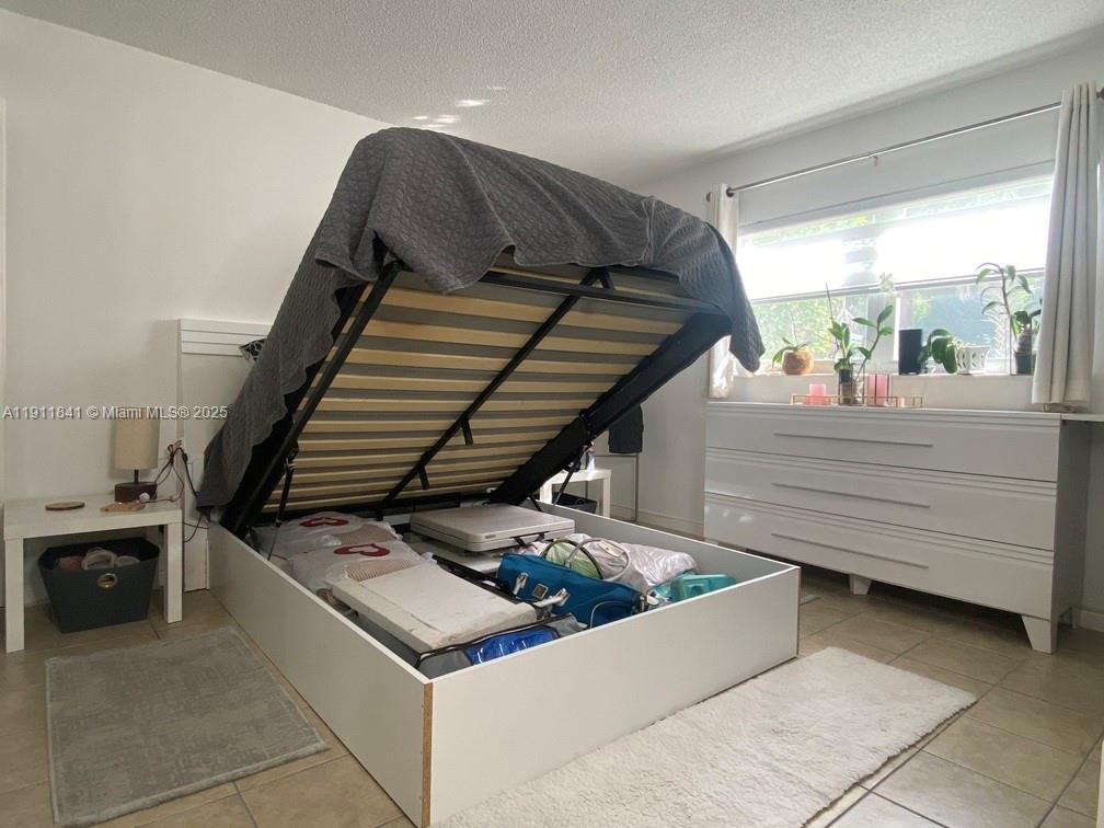 SANTA MONICA CONDOMINIUM - Residential Lease