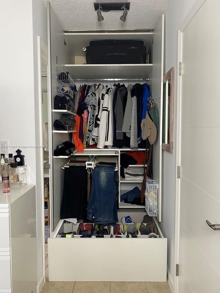 SANTA MONICA CONDOMINIUM - Residential Lease