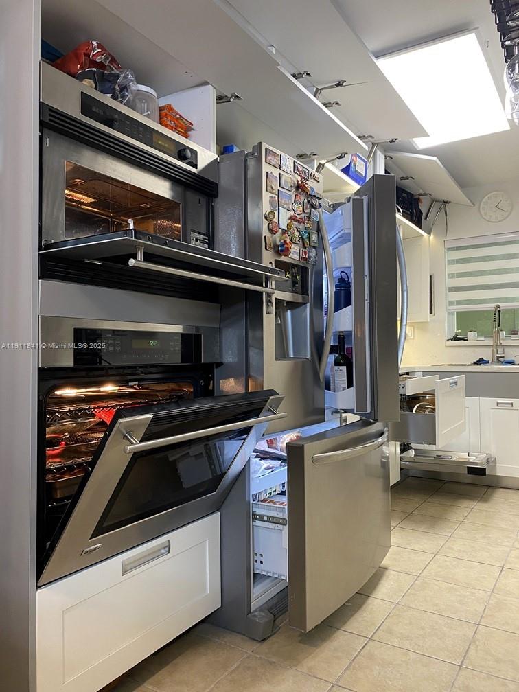 SANTA MONICA CONDOMINIUM - Residential Lease